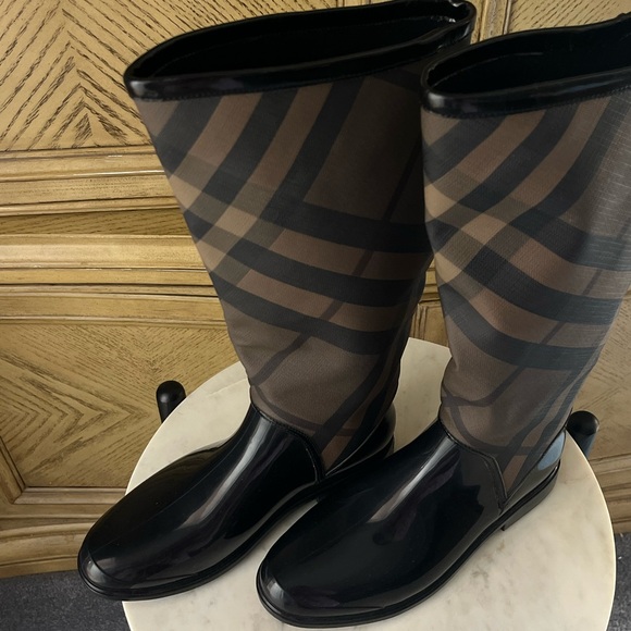 Burberry Rain Boots size 5 - Picture 5 of 5